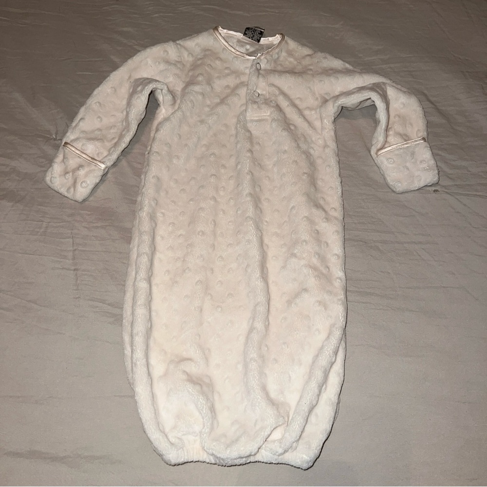 my blankee ivory money dot Lap Shoulder Day Baby Gown size 0/3m